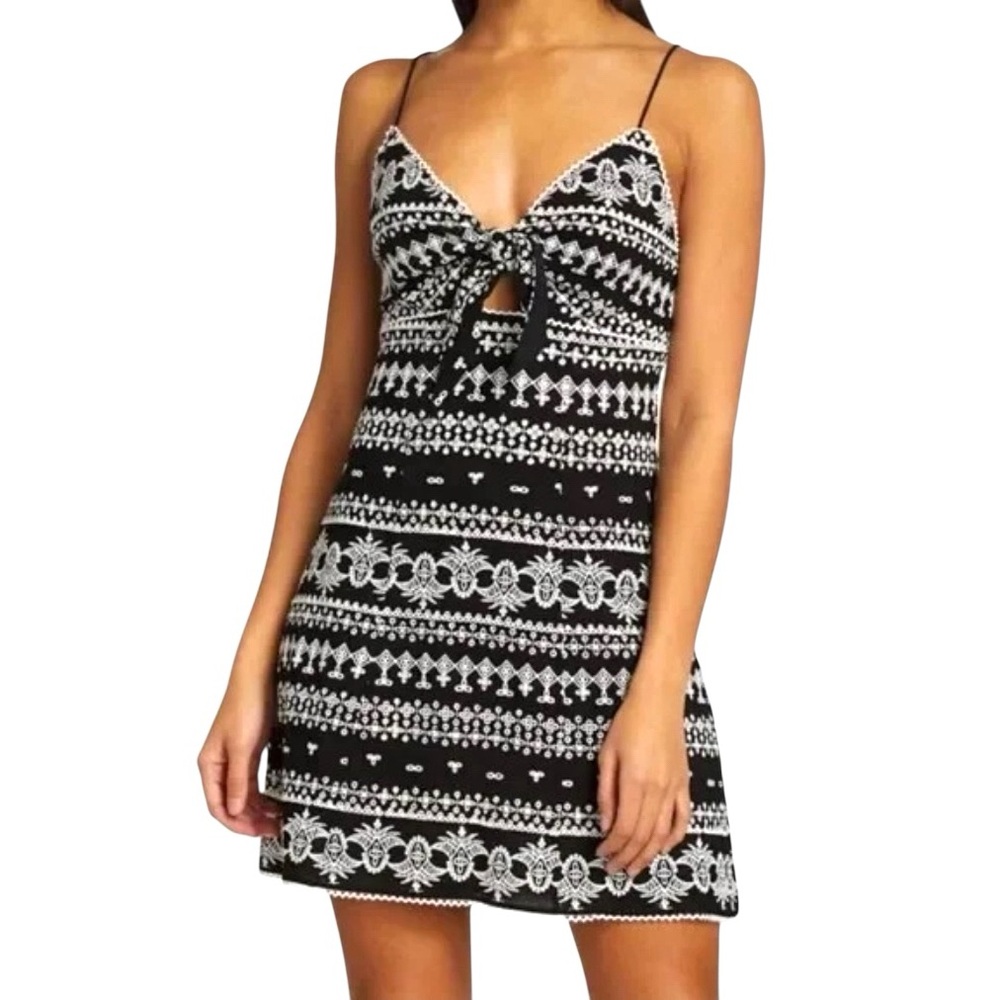 NWT ALICE + OLIVIA Embroidered Dress Black White Size 14